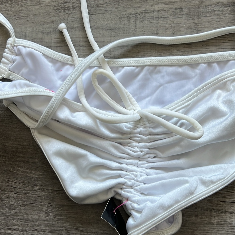 Bikinis - Picture 10 of 10